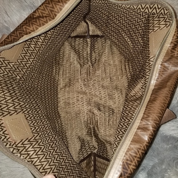 RARE MARIO VALENTINO DUFFLE - Picture 6 of 8